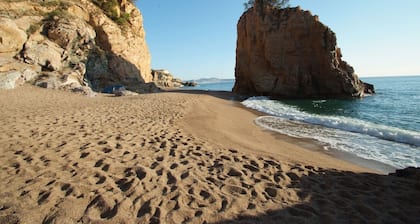 Holiday Home with beautiful sea and mountain view for 8-9 persons. Private Pool