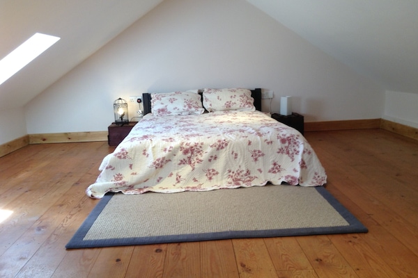 7 quartos, ferros/tábuas de passar roupa, berço de viagem