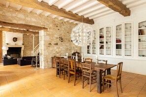 Dining - Family friendly country house near Bergerac Bordeaux StEmillion jacuzzi pool (Montazeau)