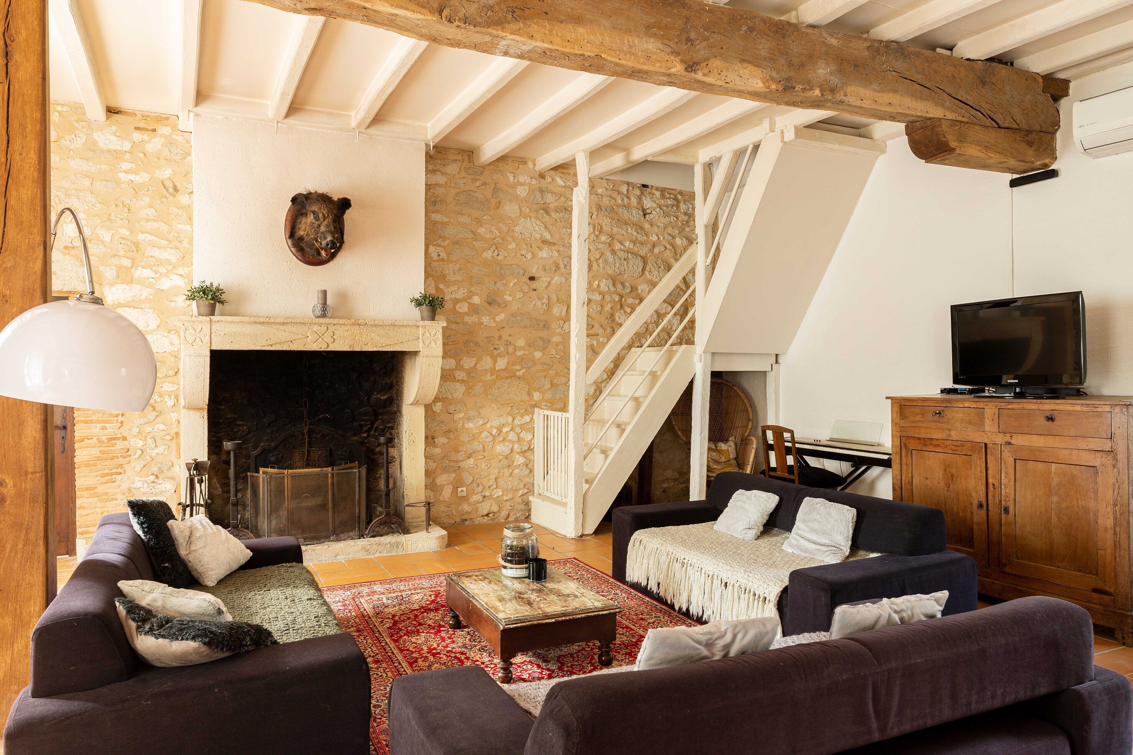 Smart TV, fireplace, video games, DVD player