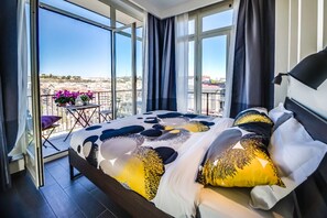 3 bedrooms, iron/ironing board, free WiFi, bed sheets - Family apartment 3 bedrooms and 3 bathrooms close to Vatican Museum and metro (Roma)