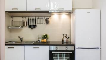 Frigorifero, forno, piano cottura, lavastoviglie