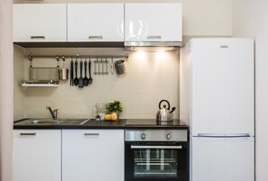 Fridge, oven, stovetop, dishwasher - Family apartment 3 bedrooms and 3 bathrooms close to Vatican Museum and metro (Roma)