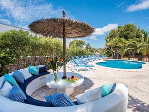 A heated pool - Attractive Villa with A/C, WiFi, Private HEATED POOL only 250m from the Idyllic Cala Serena Beach! (Cala Serena)