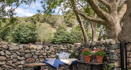 Hen Stabl - A charming 18th century stone character stables conversion