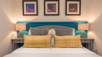 2 quartos, ferros/tábuas de passar roupa, berço de viagem