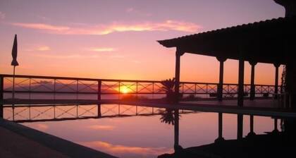 CERCADO DEL MEDIO VILLA CON PISCINA