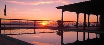 CERCADO DEL MEDIO VILLA CON PISCINA