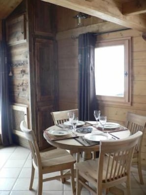 Dining - Small detached chalet with character, garden and terrace (Megève)