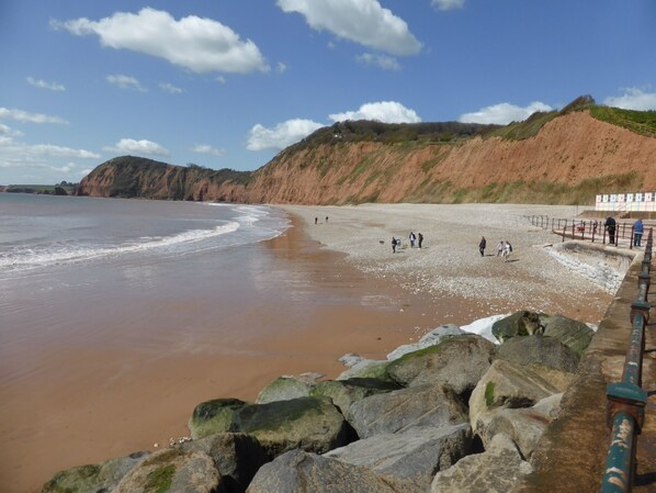 Beach nearby, sun loungers - Sidmouth apartment perfect for beach and town (Sidmouth)