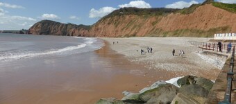 Sidmouth apartment perfect for beach and town