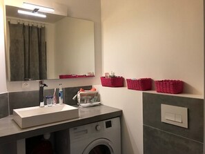 Douche, séchoir à cheveux