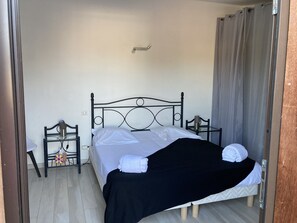 4 chambres, fer et planche à repasser, lit de bébé portatif, Wi-Fi