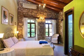 2 bedrooms, in-room safe, iron/ironing board, free WiFi - Blue Paradise villa With Pool And Jacuzzi For 5 People (rethymno)