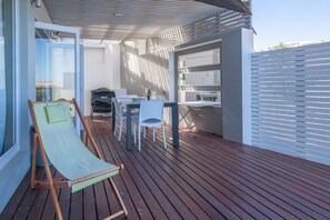 Outdoor dining - A Cottage   2 min stroll to the beach. A POOL and full  SOLAR power (Cape Town)