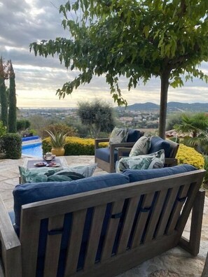 Property grounds - Hillside villa, magnificent views, heated private pool, short walk to village (Calonge)