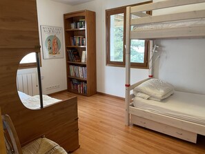 4 室のベッドルーム、アイロン / アイロン台