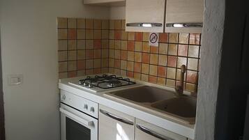 KĂŒhlschrank, Mikrowelle, Ofen, Herdplatte