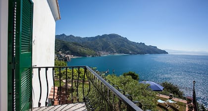 Sea view villa on the whole Amalfi Coast, with garden, relax