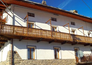 Exterior detail - Rustic mountain house + dehors (Gignod (AO))