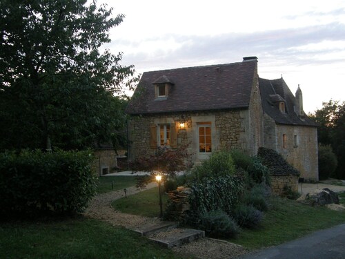 Jardiniers Cottage  set in quiet location just outside village