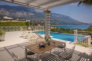 Outdoor dining - Luxury Villa With spectacular SeaView (Argostoli)
