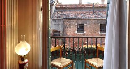 Nati's House;  Venice centre, in the lively district of Cannaregio, canal view