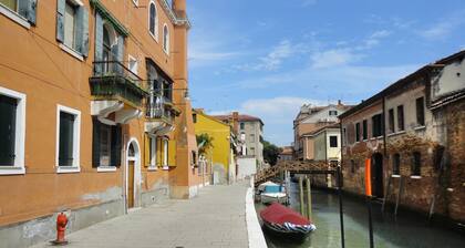 Nati's House; Venice centre, in the lively district of Cannaregio, canal view