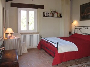 4 多间卧室、熨斗/熨衣板、免费 WiFi、床单