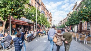 A bustling street with outdoor seating, cafes, and pedestrians. - Sevilla best location apartment (Sevilla)