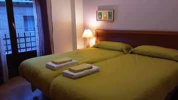 5 bedrooms, iron/ironing board, free WiFi, bed sheets