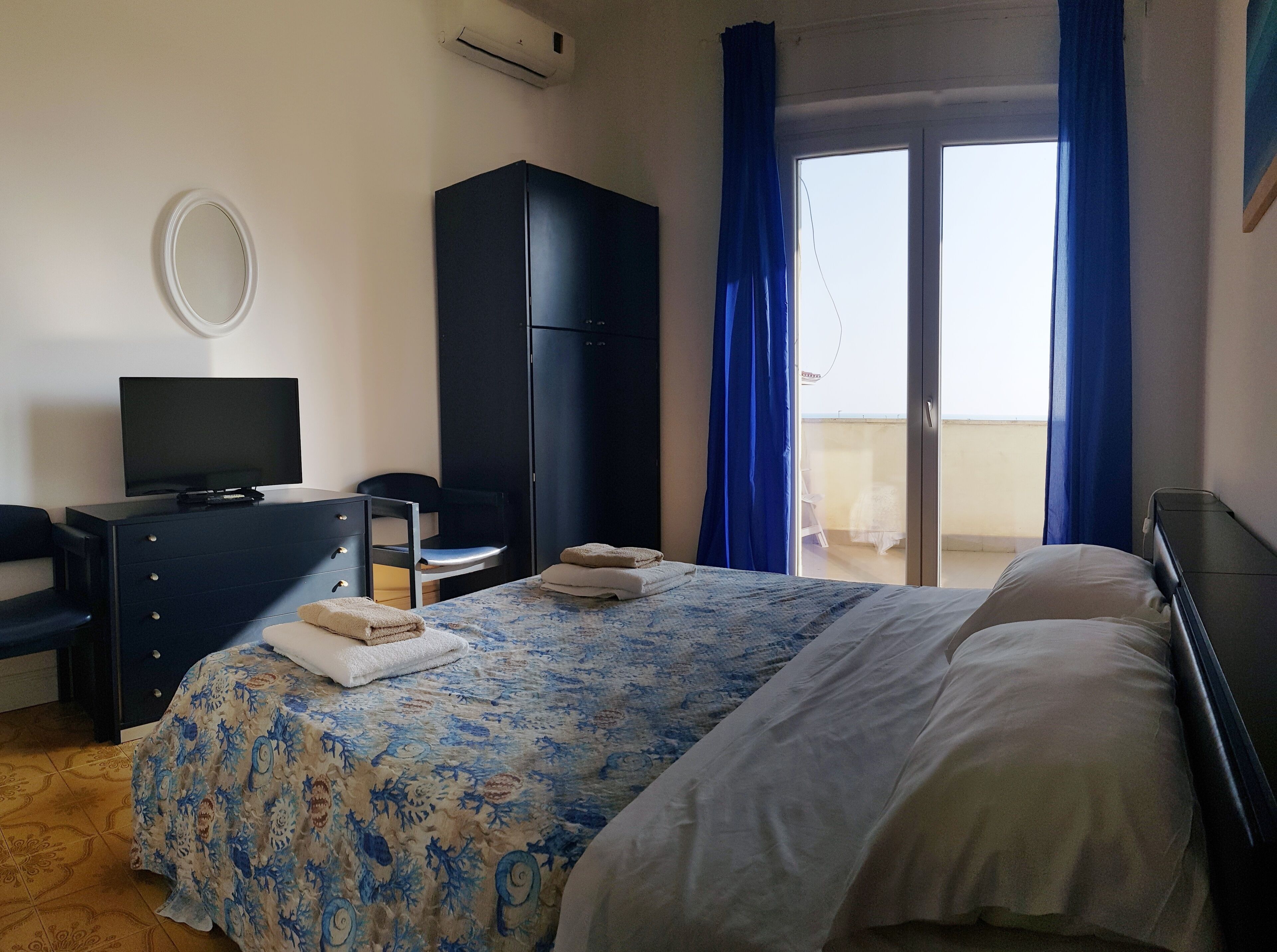 4 camere, Wi-Fi gratuito, lenzuola