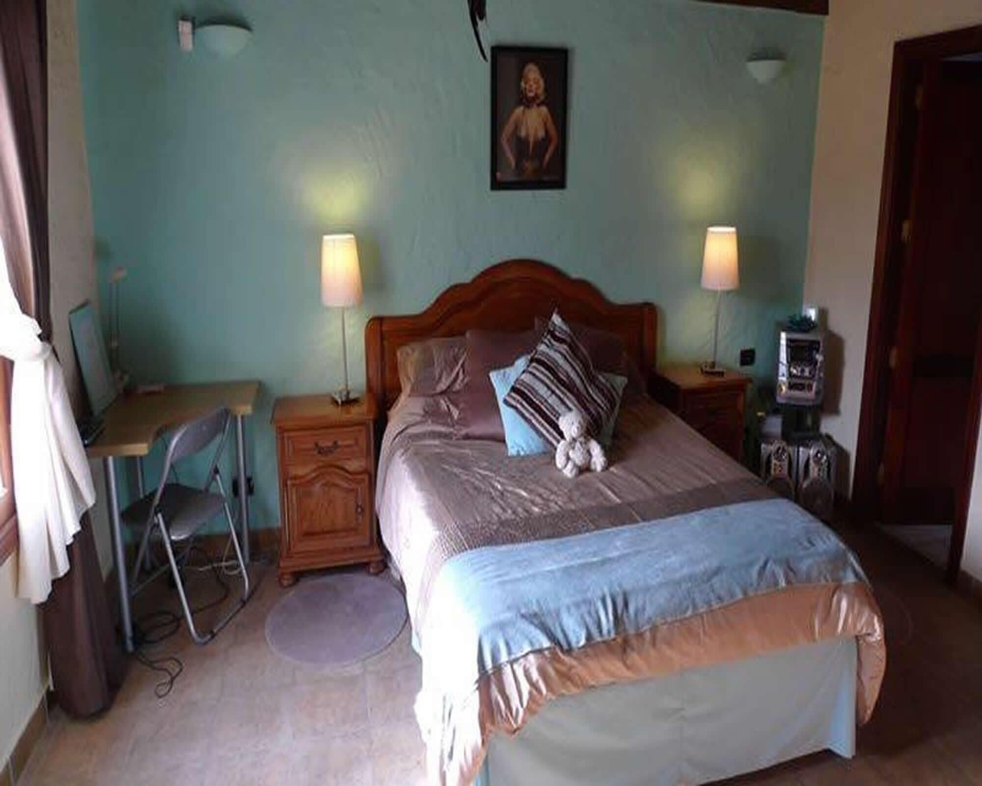 Piscina climatizada, bañera de hidromasaje, bar / sala de juegos, gimnasio, cueva, WiFi gratuito, 5 camas con 5 baños