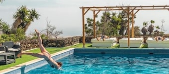 Heated Pool HotTub Bar/Games Room Gym New Outdoor Kitchen 6 Bed 6 Ensuites WiFi