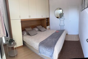 1 chambre, fer et planche à repasser, Wi-Fi gratuit, draps fournis