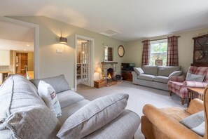 تلفزيون، مدفأة، ستيريو