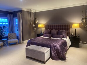 5 bedrooms, desk, iron/ironing board, free WiFi - Full Size Snooker Table, Log Fire, Tesco Delivers -Bliss! 5 bedroom all en-suite (Archerfield)