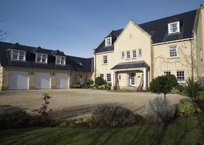 Exterior - Full Size Snooker Table, Log Fire, Tesco Delivers -Bliss! 5 bedroom all en-suite (Archerfield)