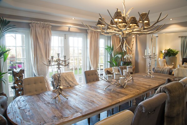 Dining - Full Size Snooker Table, Log Fire, Tesco Delivers -Bliss! 5 bedroom all en-suite (Archerfield)