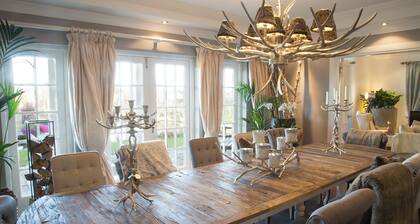 Full Size Snooker Table, Log Fire, Tesco Delivers -Bliss! 5 bedroom all en-suite