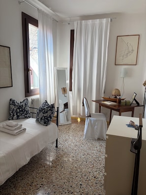 2 habitaciones, tabla de planchar con plancha y wifi gratis
