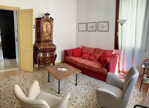 TV, DVD player, books, stereo