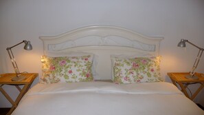 2 bedrooms, in-room safe, iron/ironing board, free WiFi - Quiet and central, close to the sea, free wifi fiber optic, parking (Sanremo)