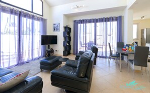 Télévision, lecteur de DVD, chaîne hi-fi