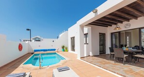 Een verwarmd zwembad