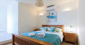 2 chambres, fer et planche à repasser, Wi-Fi, draps fournis