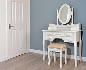 Interior - Well presented three-bedroom property in great central location with balcony (Eastbourne)