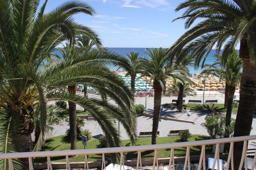 Penthouse auf zwei Ebenen bei 20 Meter vom Meer entfernt im Zentrum von Loano