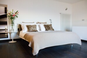 2 bedrooms, iron/ironing board, travel cot, free WiFi