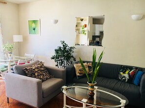 Televisie, boeken en een stereo